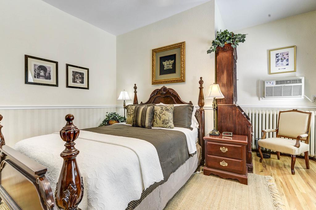 The St. Mary's Inn, 3*